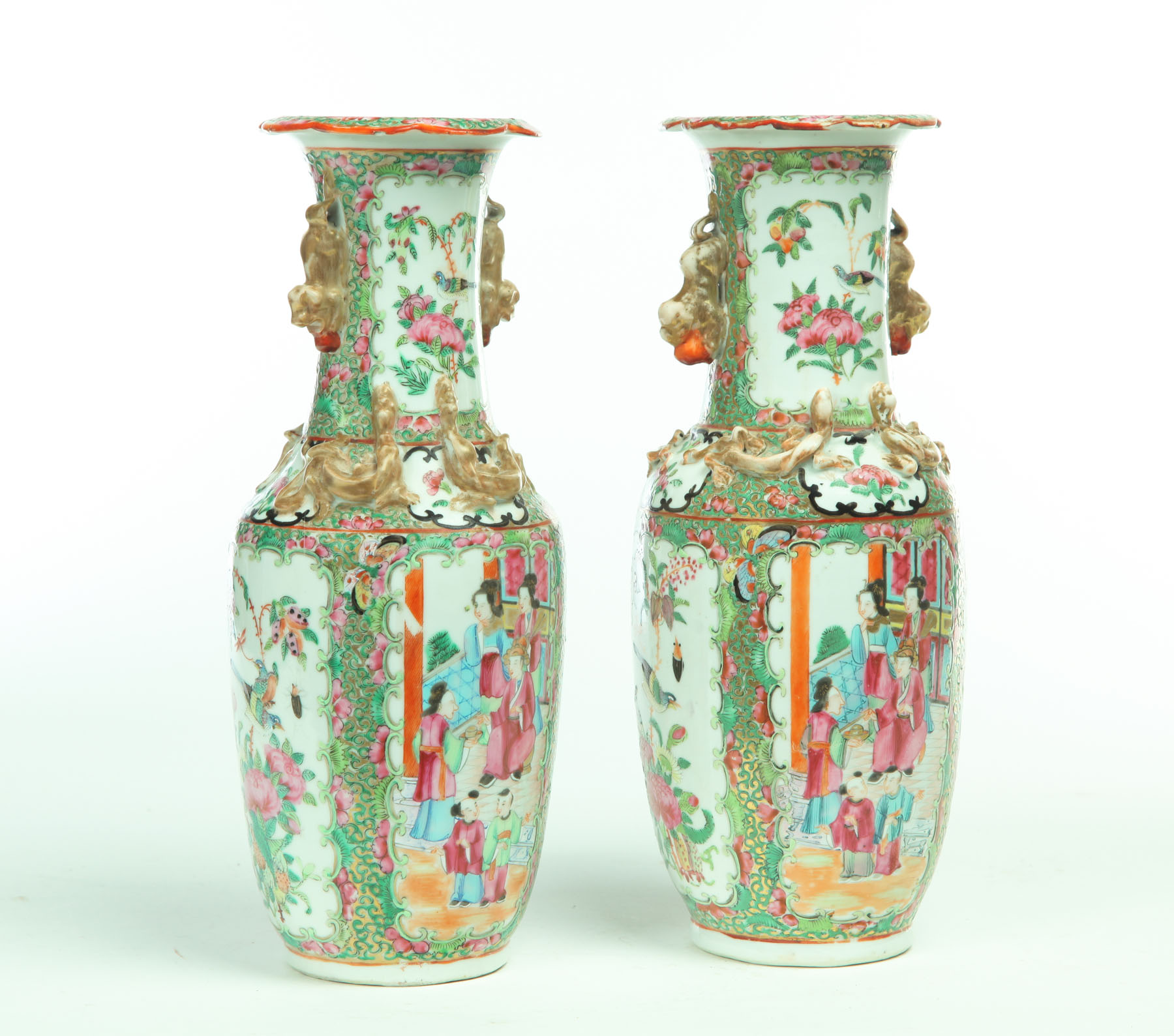 Appraisal: PAIR OF ROSE MEDALLION VASES China late th century Two