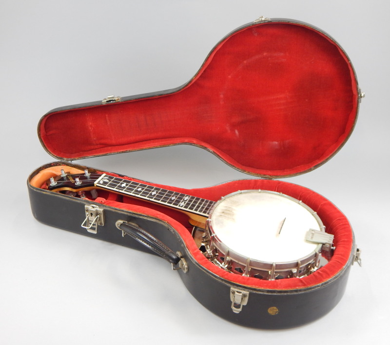 Appraisal: An Abbott Monarch Deluxe Banjo Uke veneered in rosewood and