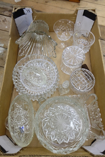 Appraisal: A collection of glassware to include bowls dishes etc