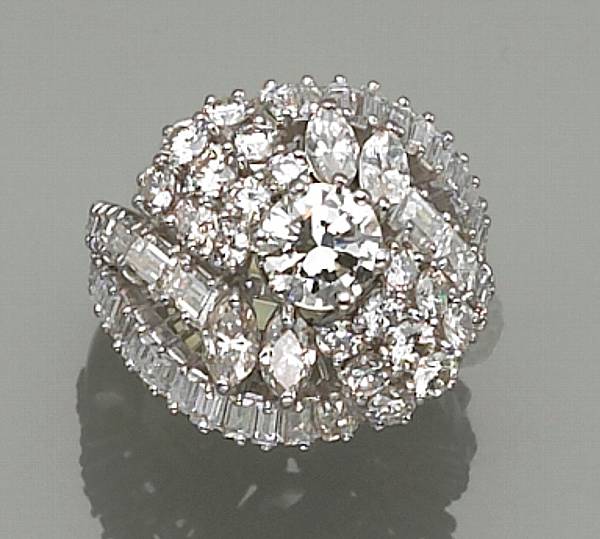 Appraisal: A diamond and platinum ring the cluster ring centering one