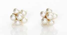 Appraisal: A pair of ct gold cultured fresh water pearl cluster