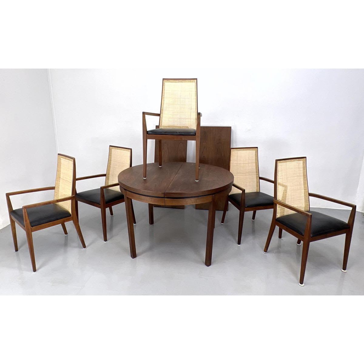 Appraisal: pc Dillingham Dining room set Round Dining Table Six Arm