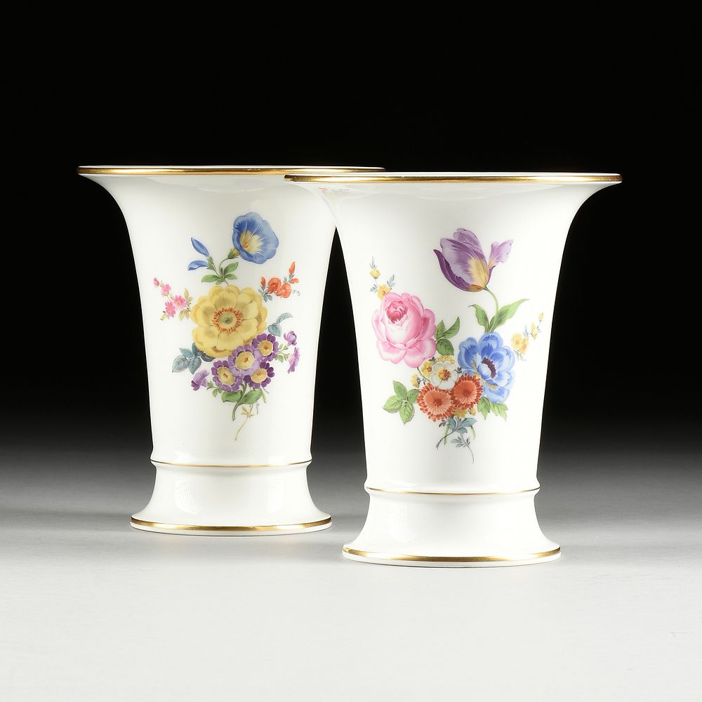 Appraisal: A PAIR OF MEISSEN DEUTSCHEN BLUMEN PAINTED PORCELAIN VASES BLUE