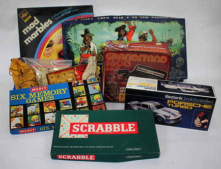 Appraisal: A COLLECTION OF LATE TH CENTURY PUZZLES games and toys