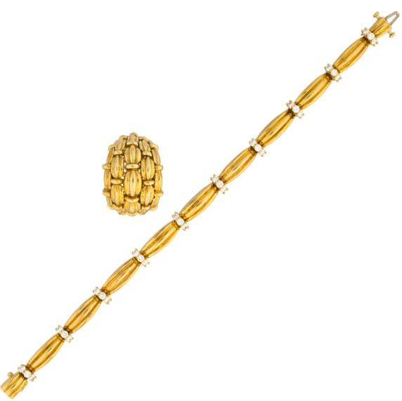 Appraisal: TIFFANY CO SIGNATURE K GOLD JEWELRY Link bracelet with RBC