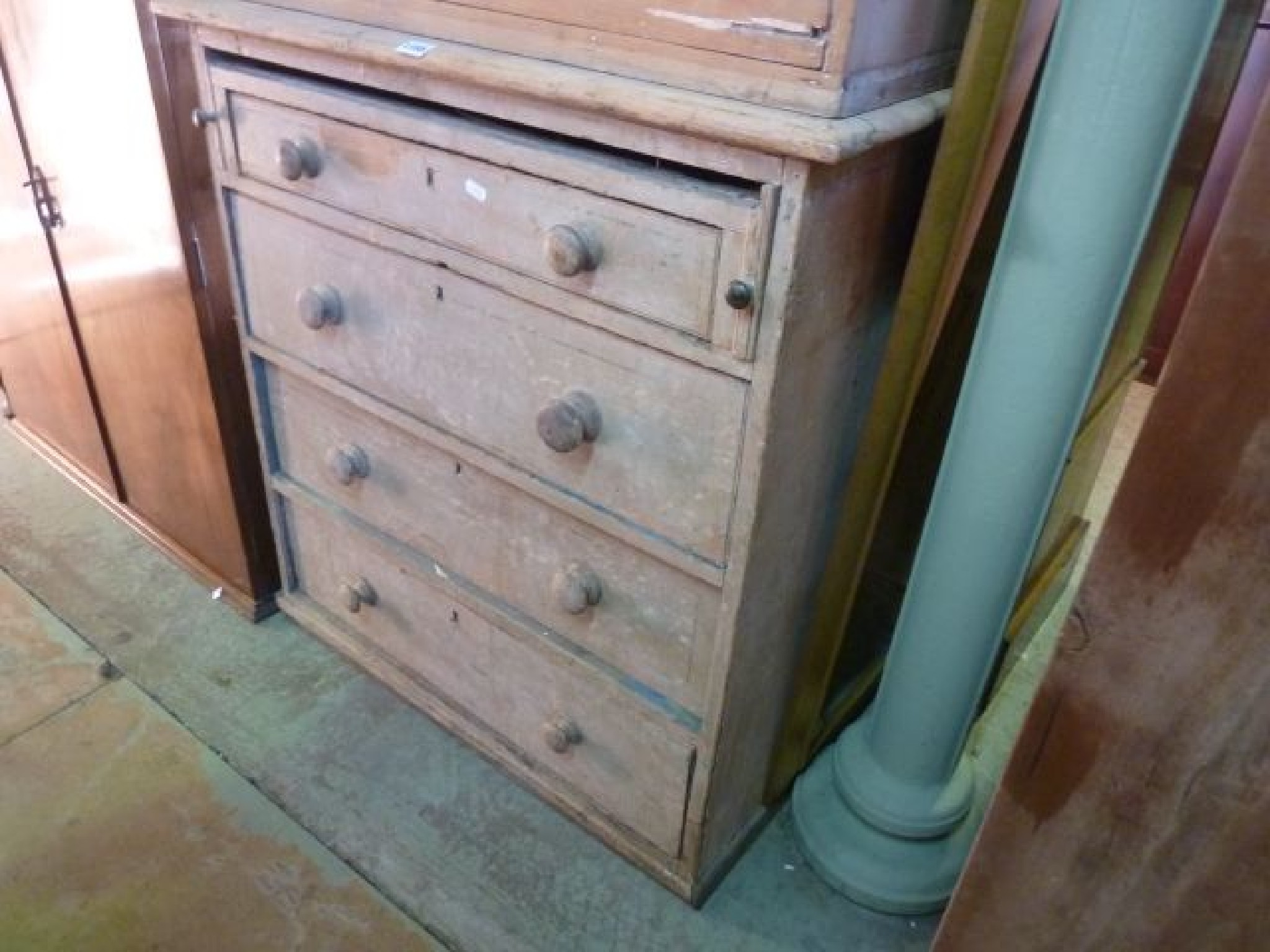 Appraisal: A Georgian pine chest of four long graduated drawers with