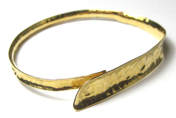 Appraisal: EIGHTEEN KARAT GOLD BANGLE The oval shaped bangle weighs grams