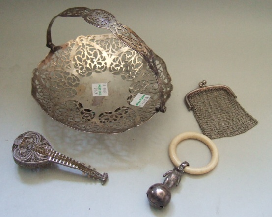 Appraisal: A silver bon bon basket with scroll pierced decoration and