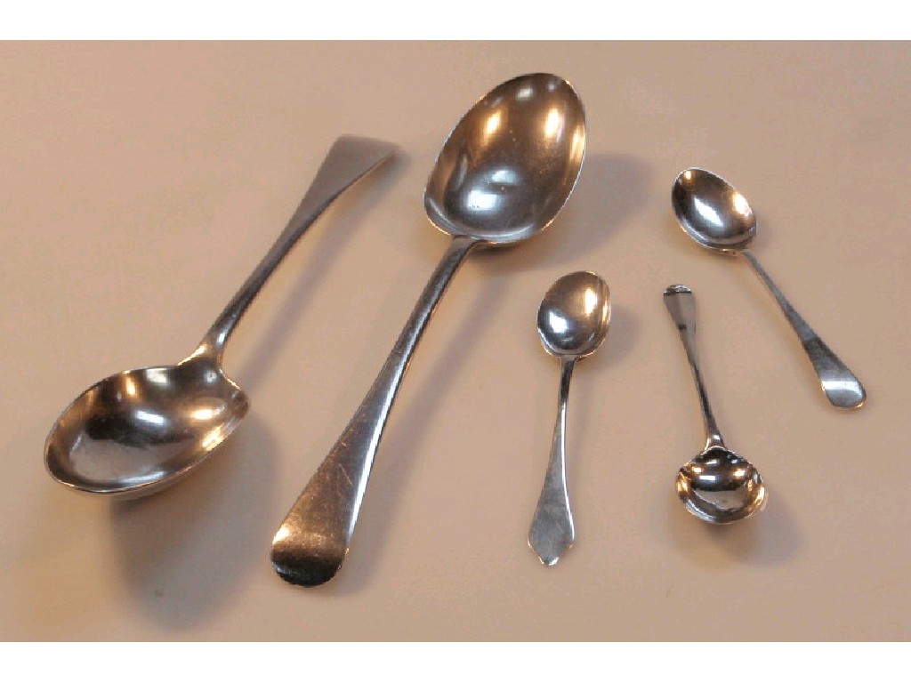 Appraisal: A pair of Edward VII silver Old English tablespoons by