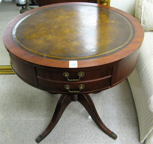 Appraisal: ROUND FEDERAL STYLE MAHOGANY LAMP TABLE American mid th century