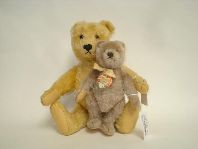 Appraisal: Original' Teddy Steiff 's The straw filled golden mohair bear