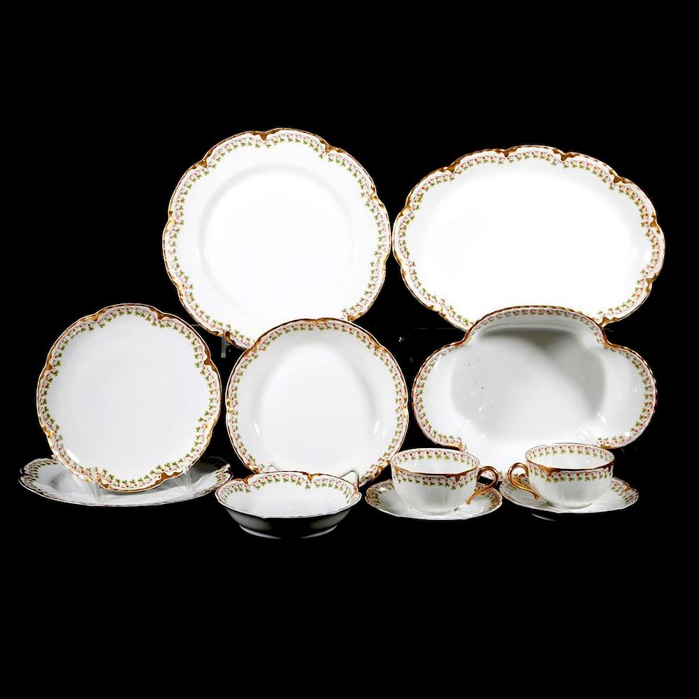 Appraisal: A set of Haviland porcelain A pieces dining set of