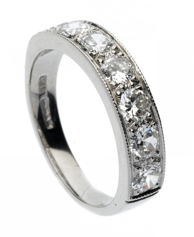 Appraisal: A DIAMOND RING with a line of seven evenly sized