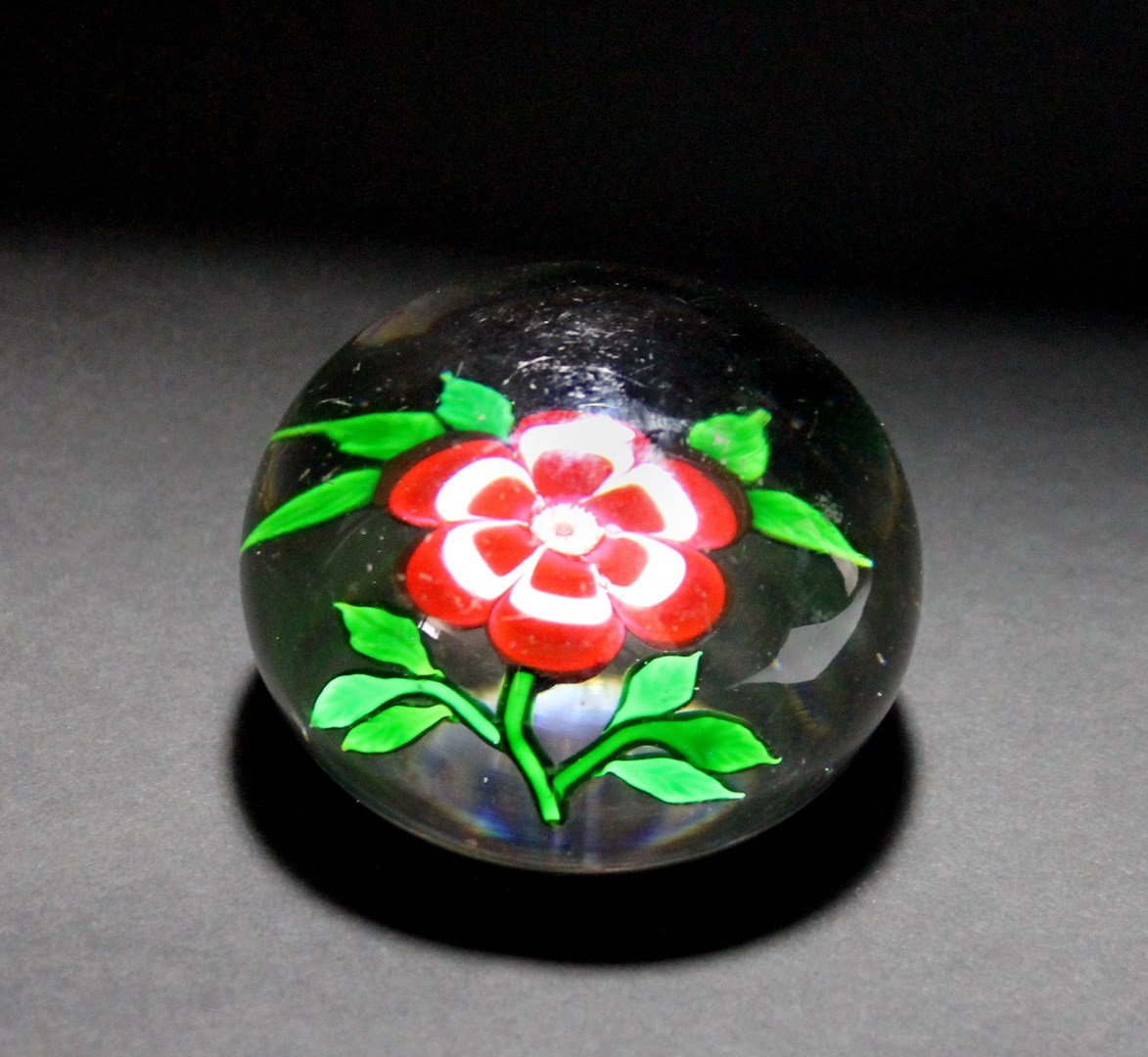 Appraisal: A Baccarat pink primrose paperweight mid th century the flower