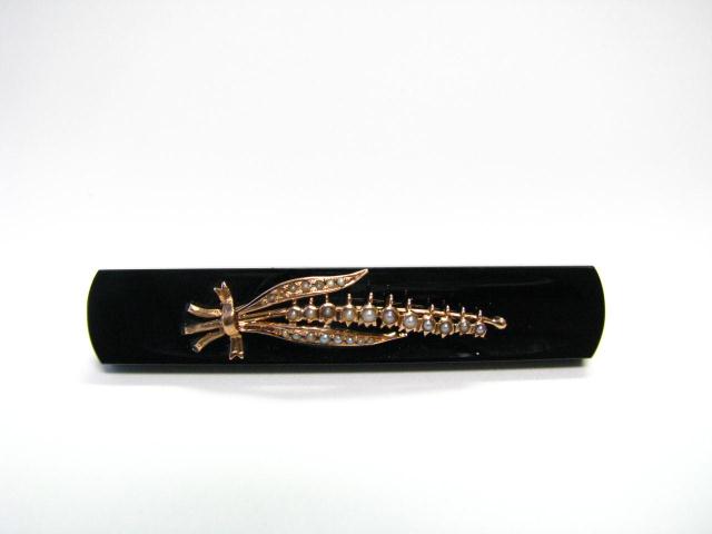 Appraisal: K gold seed pearl and black onyx mourning brooch