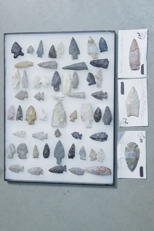 Appraisal: GROUP OF RELICS Assorted group of arrowheads and spearpoints in