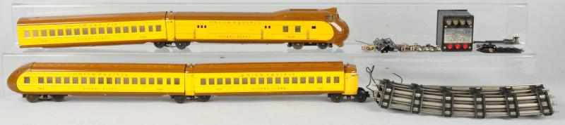 Appraisal: Lionel O-Gauge Streamline Passenger Train Set Description American Pre-war Includes