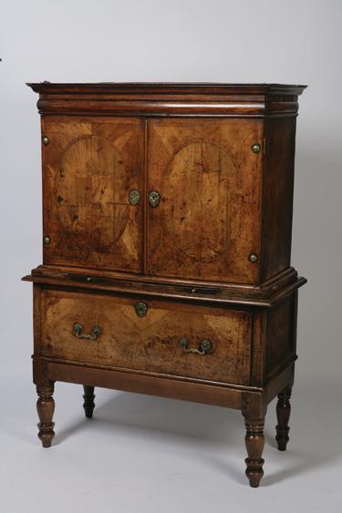 Appraisal: AN TH CENTURY DUTCH WALNUT CABINET the upper part with