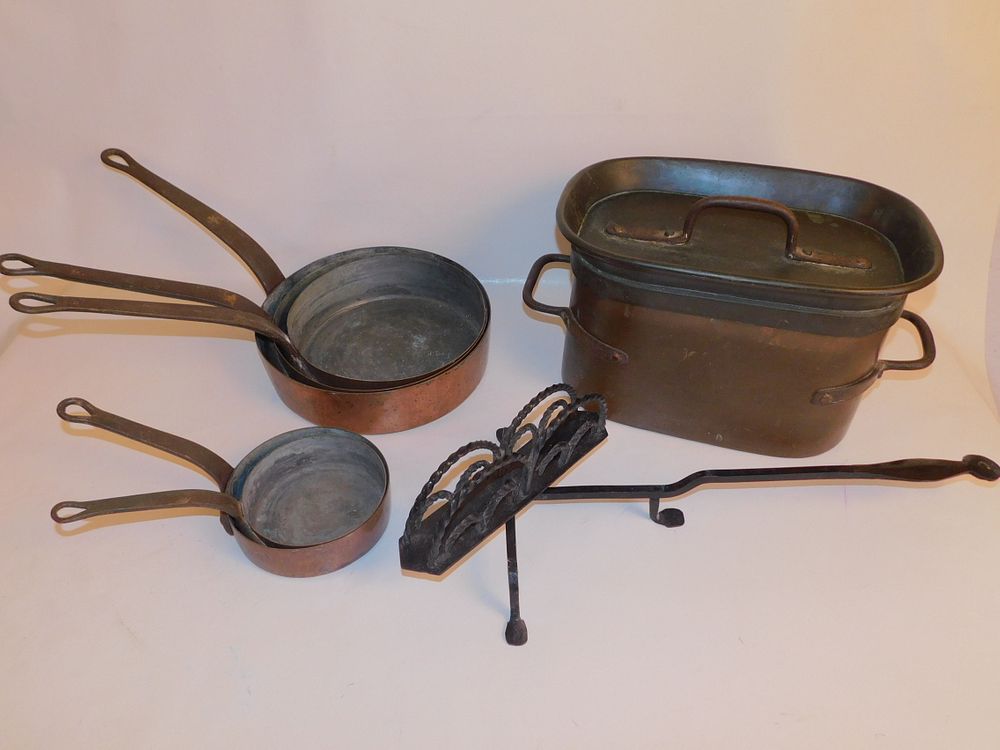 Appraisal: HEAVY ANTIQUE COPPER PANS Lot of heavy antique copper fry