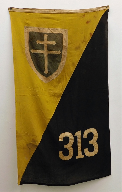 Appraisal: WWI WWII TH INFANTRY REGIMENT CAMP BANNER United States Early