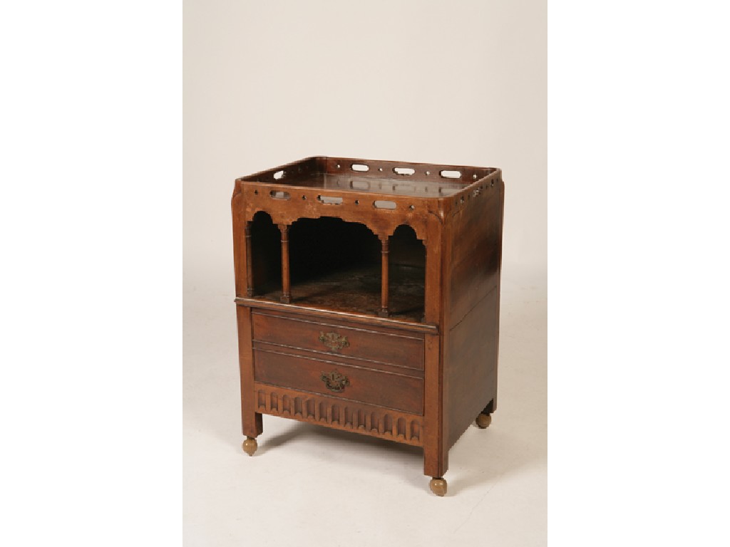 Appraisal: A GEORGE III MAHOGANY TRAY TOP COMMODE the shaped top