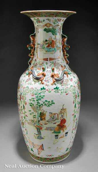 Appraisal: A Chinese Export Famille Rose Porcelain Vase th c ovoid