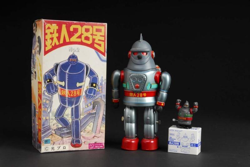 Appraisal: Tin T- Robot Battery-Operated Toy Description Japanese Made by Osaka