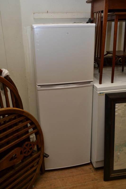 Appraisal: A WESTINGHOUSE REFRIDGERATOR