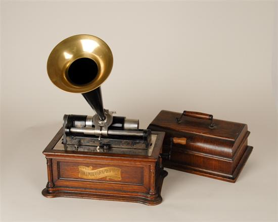 Appraisal: A Columbia Cylinder Graphophone Two Minute Machine oak cased with