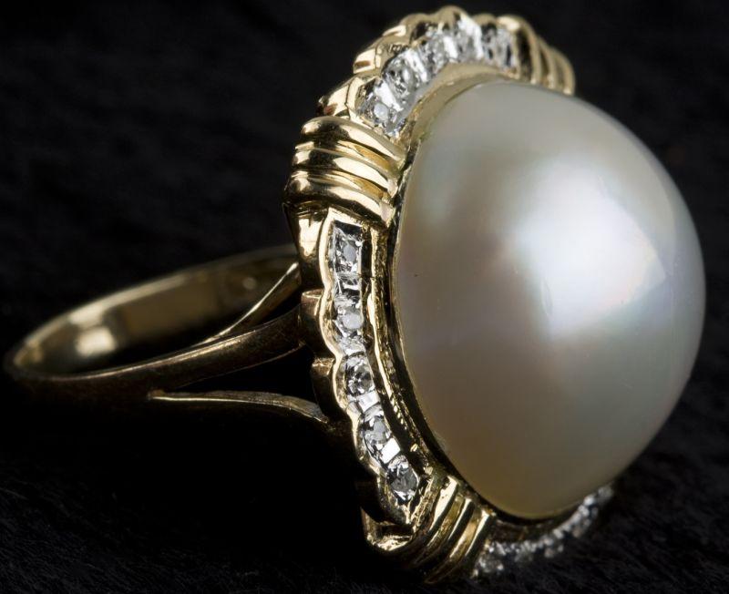 Appraisal: KT Yellow Gold Diamond and Mabe Pearl Ring with single