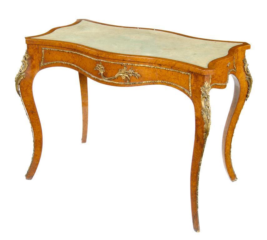 Appraisal: A Victorian amboyna serpentine writing table