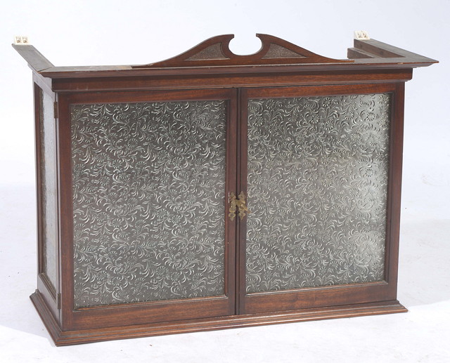 Appraisal: A VICTORIAN MAHOGANY FOUR GLASS HANGING WALL CUPBOARD the doors