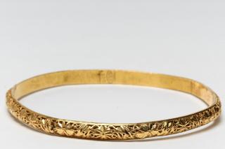 Appraisal: K Gold Reticulated Bangle Bracelet Jewlery bright yellow gold possibly