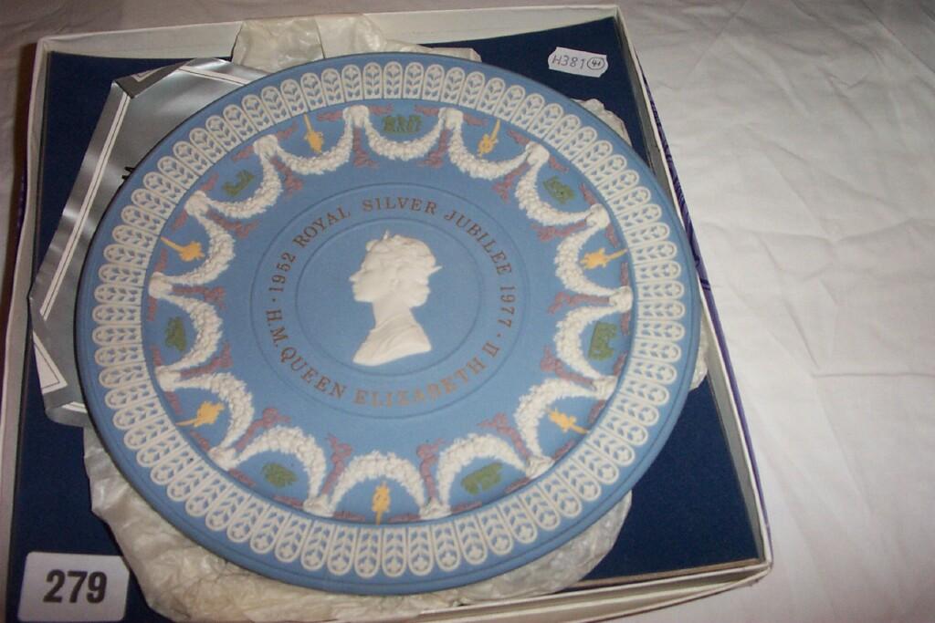 Appraisal: A Wedgwood five colour jasperware trophy plate commemorating the Silver