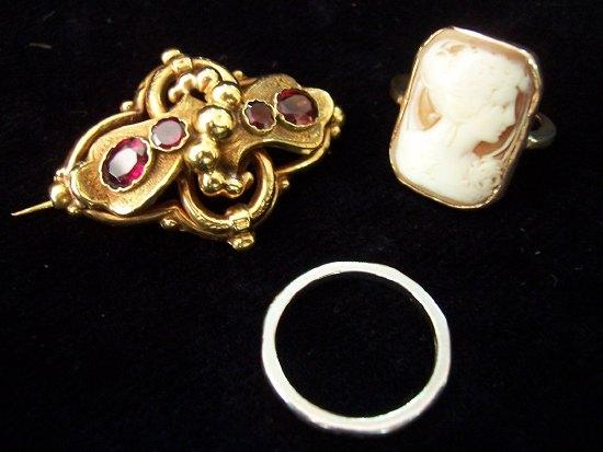 Appraisal: A Victorian cameo ring of canted rectangular shape showing a