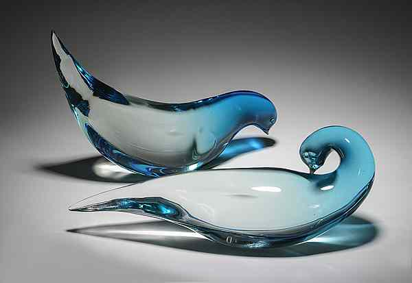 Appraisal: Alfredo Barbini Art Glass Doves Italian ca s a pair