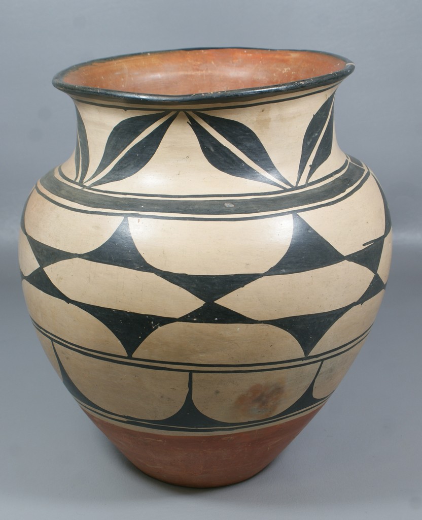 Appraisal: Santo Domingo Native American pottery pot brown on tan geometric