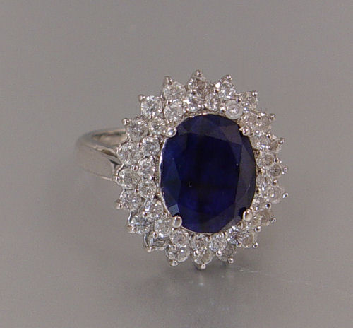 Appraisal: K BLUE SAPPHIRE DIAMOND RING K white gold ring centers