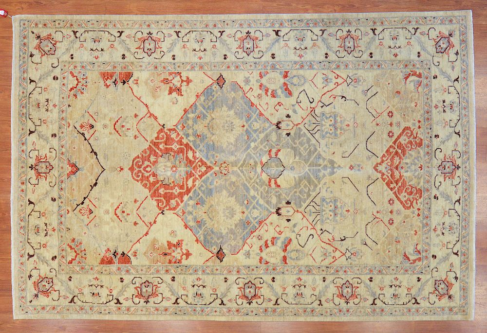 Appraisal: Pakistani Mahal Design Rug x modern hand knotted Condition Appears