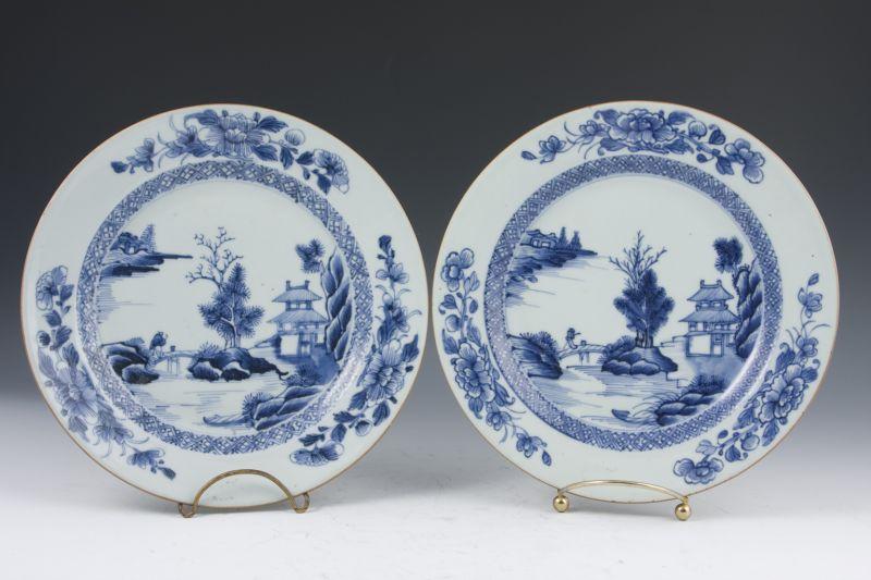 Appraisal: Pair of Chinese Export Porcelain Cabinet Plates late th c