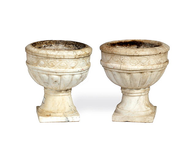 Appraisal: A PAIR OF GREY VEINED WHITE MARBLE GARDEN URNS with