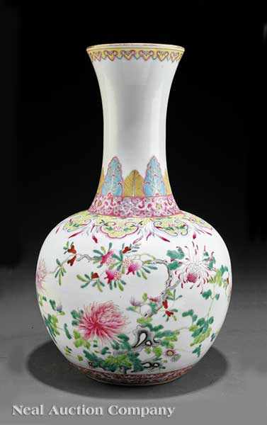 Appraisal: A Chinese Famille Rose Porcelain Bottle Vase Guangxu mark but