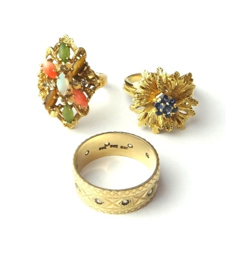 Appraisal: A gold and sapphire set seven stone cluster ring with