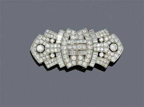 Appraisal: DIAMOND DOUBLE CLIP LEON COL Paris Platinum Elegant geometrically-shaped double