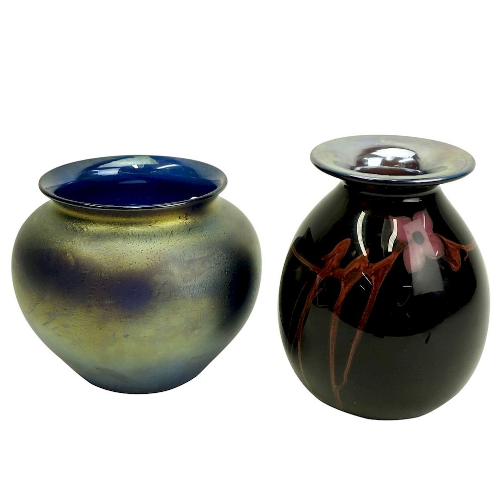 Appraisal: Grouping of Two Vintage Art Glass Vases Groping of Two