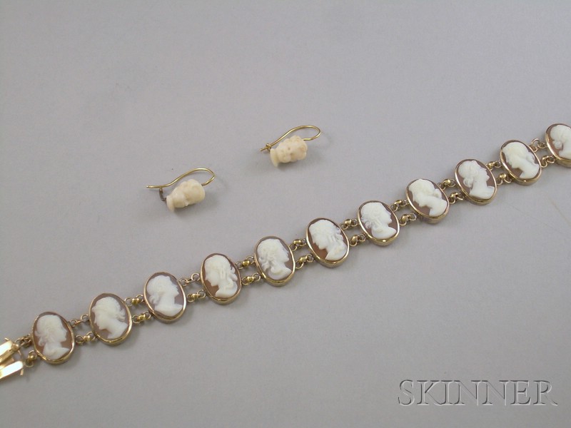 Appraisal: kt Gold and Shell-carved Cameo Bracelet comprised of twelve small