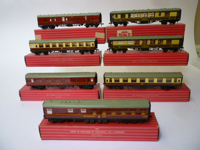 Appraisal: Seven Hornby Dublo Super Detail coaches comprising B R Restaurant