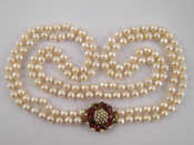 Appraisal: A two row cultured pearl necklace with a yellow metal