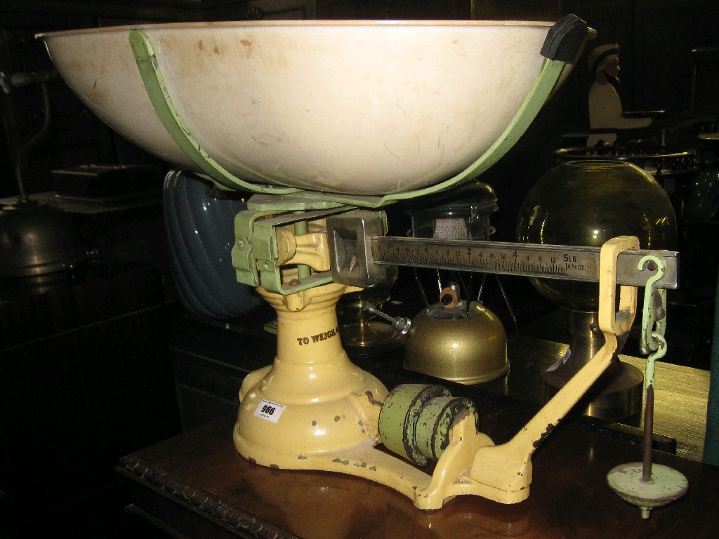 Appraisal: Set of Avery grocers scales