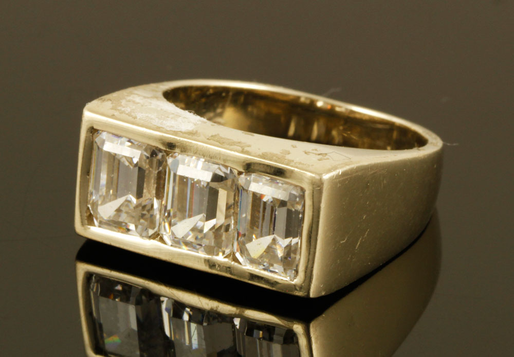 Appraisal: - Men's K Gold Ring with Cubic Zirconia Men's K